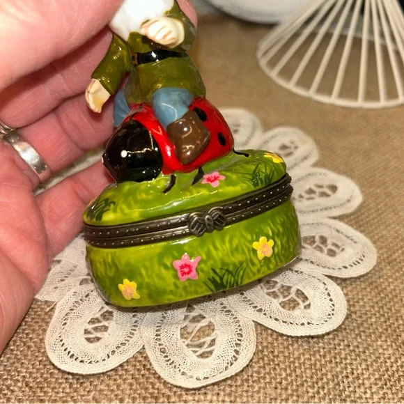 Vintage ArtGifts Porcelain Hinged Trinket Box - Gnome Riding Ladybug with minis - Picture 8 of 12